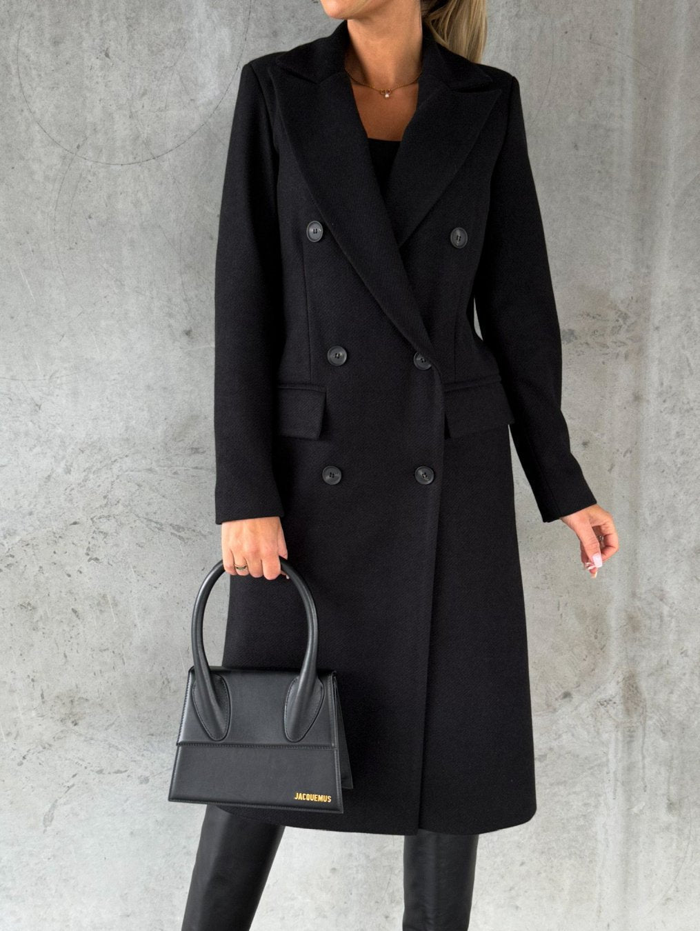 Manteau longue classique pour femme avec boutons et col à revers