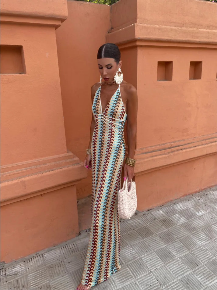 Robe longue à encolure halter avec dos ouvert élégant