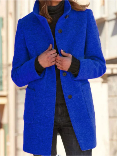 Un manteau moderne au design laconique : La solution idéale pour des looks stylés