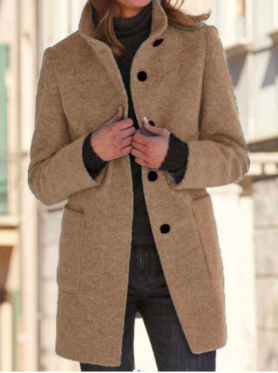 Un manteau moderne au design laconique : La solution idéale pour des looks stylés