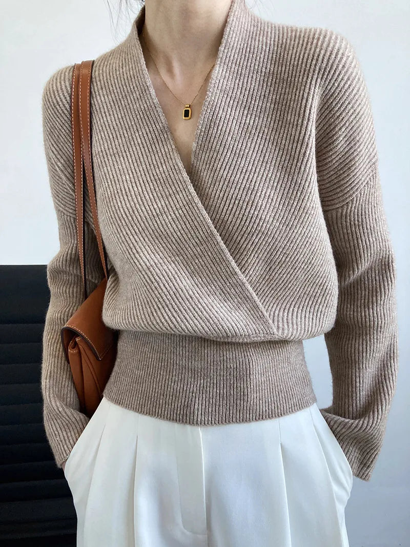 Pull Enveloppant à Col V Croisé pour un Style Élégant et Confortable