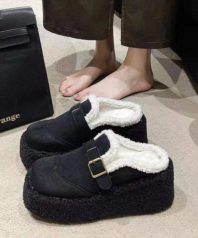 Chaussons Beiges Douillets avec Doublure et Talon Compensé