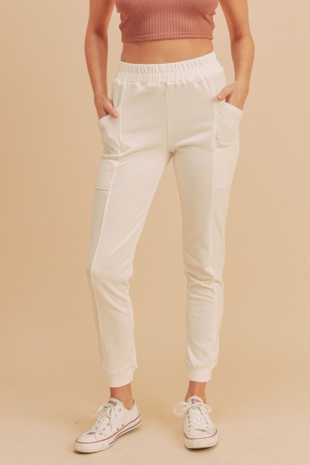 Pantalon jogger décontracté avec taille et poches idéal pour un usage quotidien