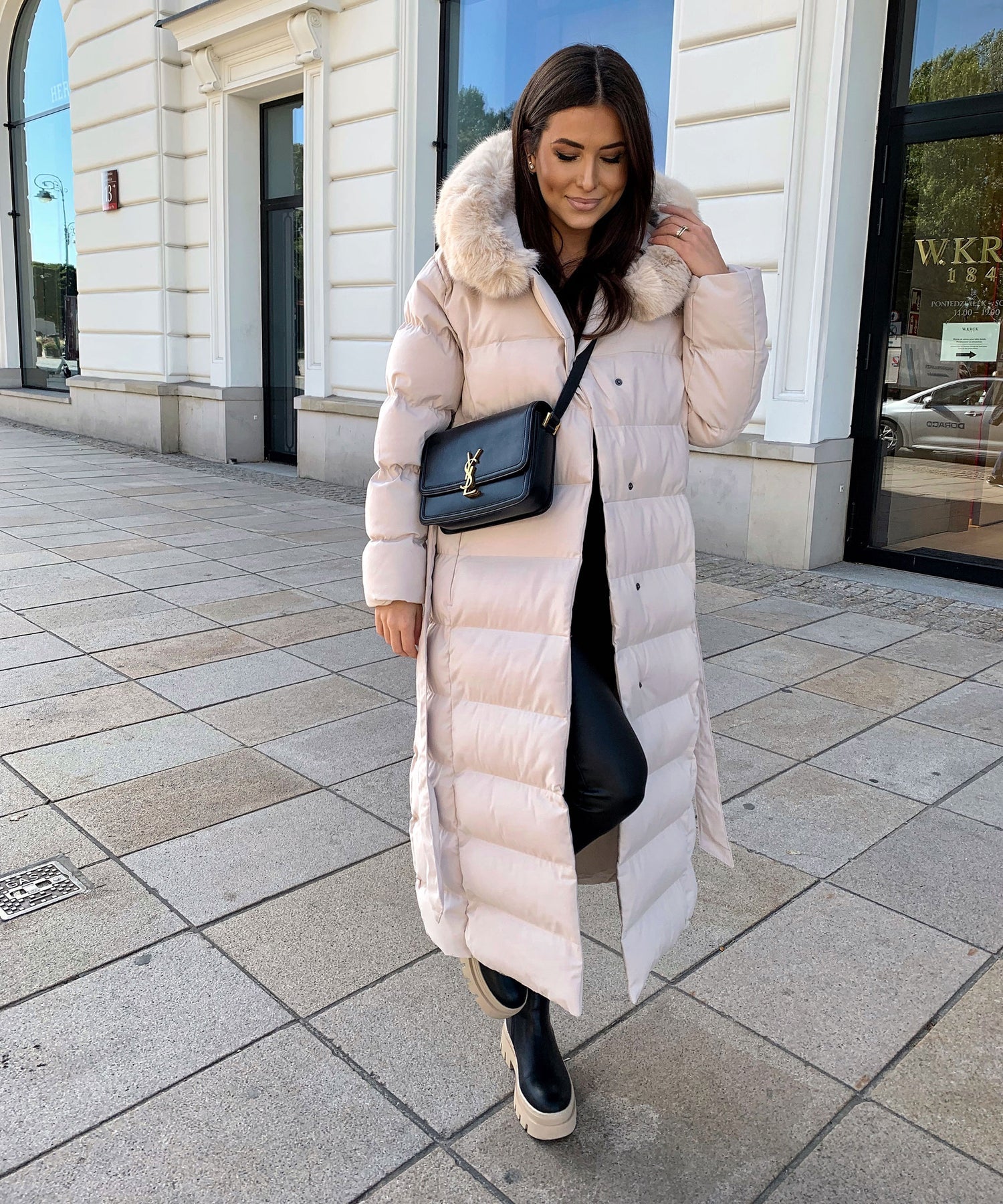 Manteau longue décontracté pour femme avec capuche profonde et élégante, parfait pour toutes occasions