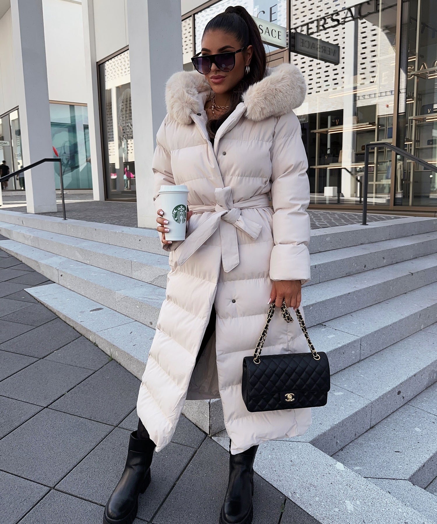Manteau longue décontracté pour femme avec capuche profonde et élégante, parfait pour toutes occasions