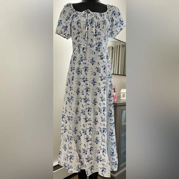 Lara - Robe midi à encolure carrée et imprimé floral