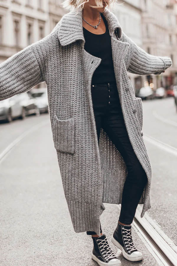 Cardigan long femme avec boutons et poches pour les journées froides