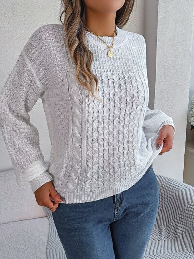 Pull élégant avec des motifs tissés et de délicats détails de perles