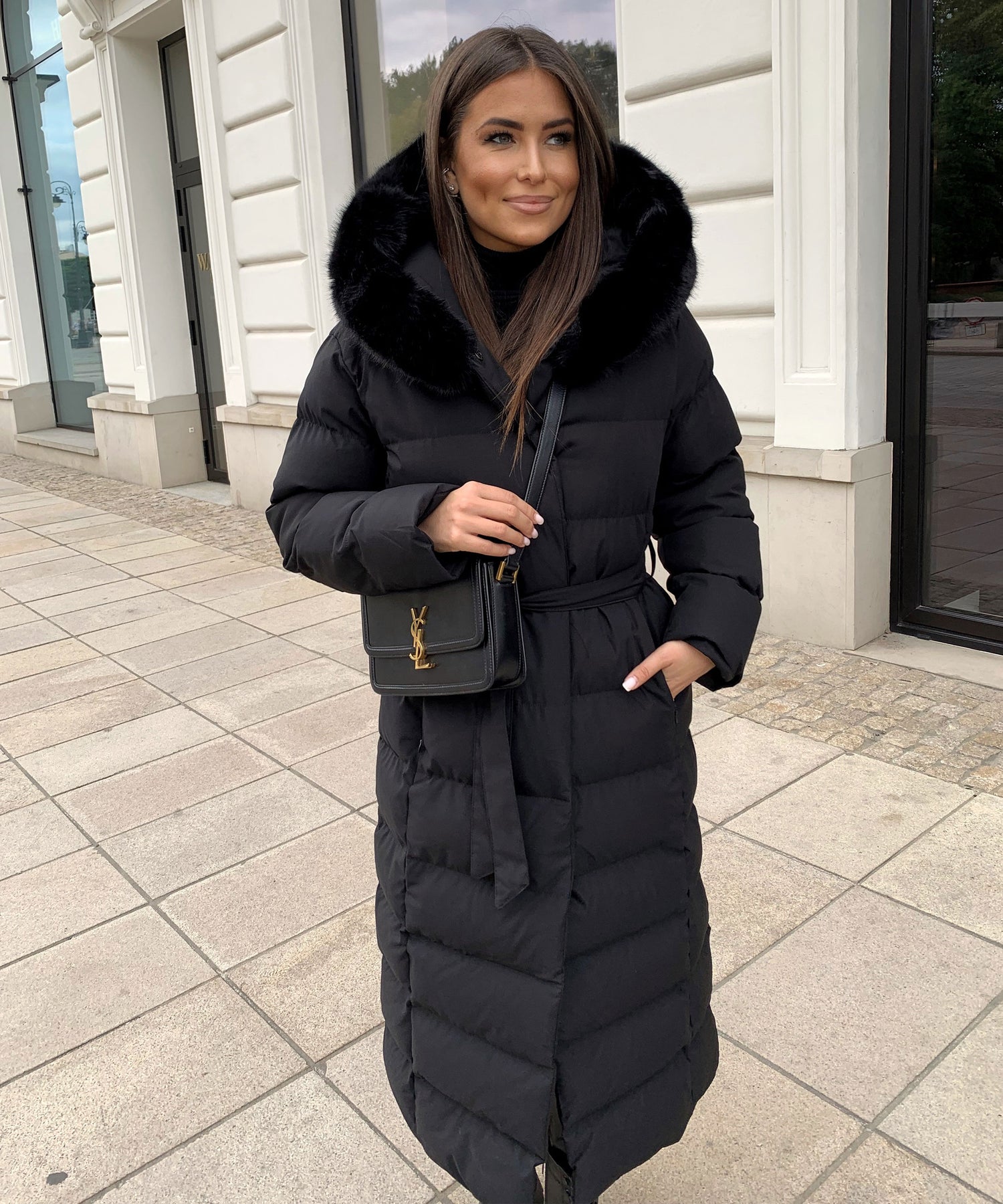 Manteau longue décontracté pour femme avec capuche profonde et élégante, parfait pour toutes occasions