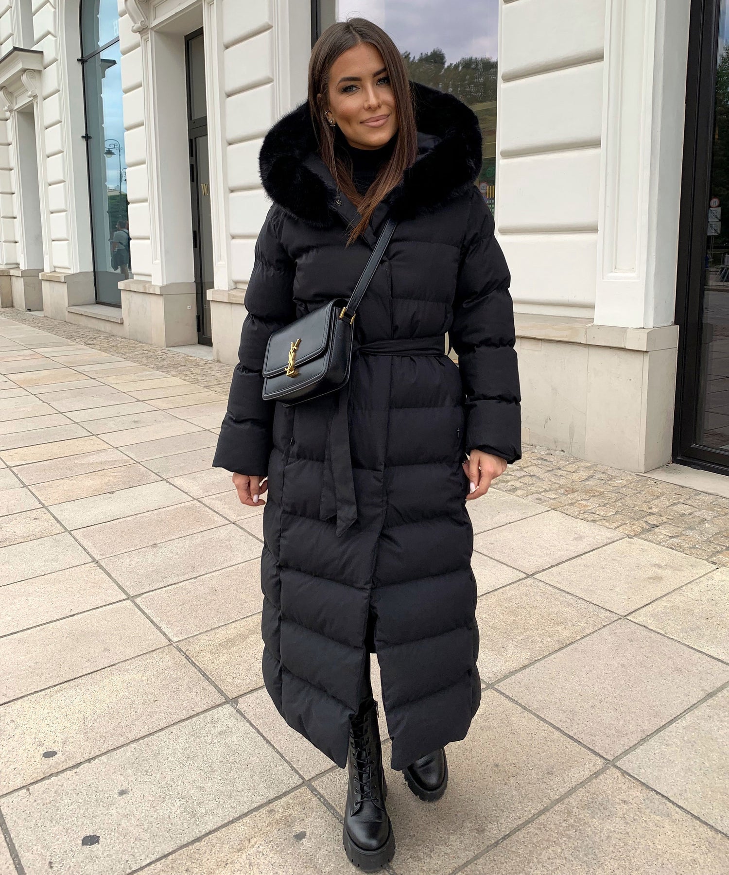 Manteau longue décontracté pour femme avec capuche profonde et élégante, parfait pour toutes occasions