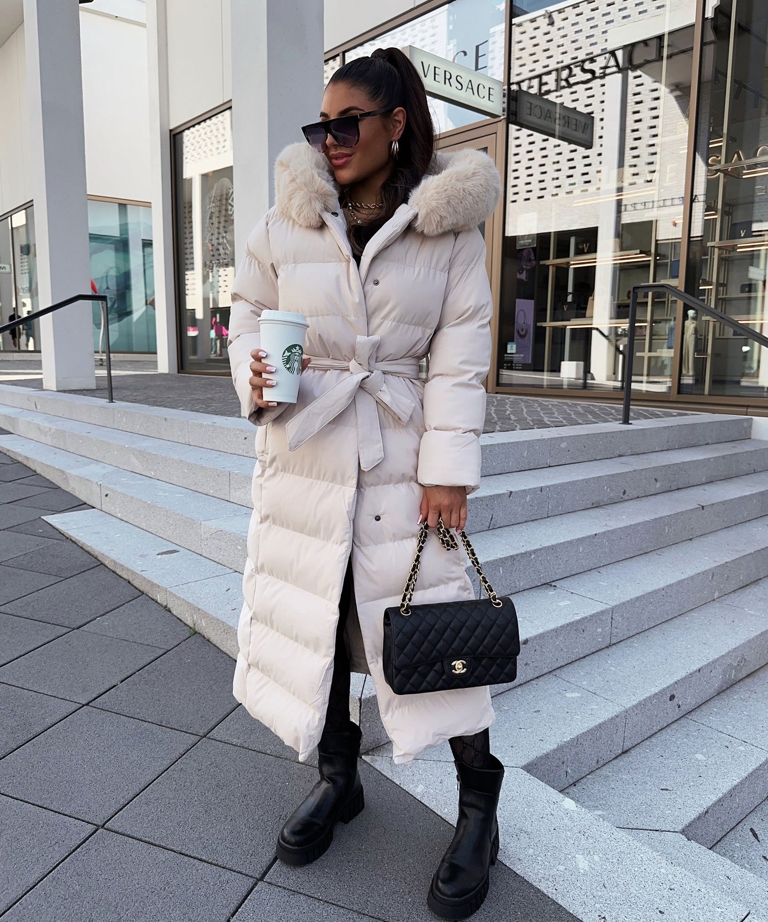 Manteau longue décontracté pour femme avec capuche profonde et élégante, parfait pour toutes occasions