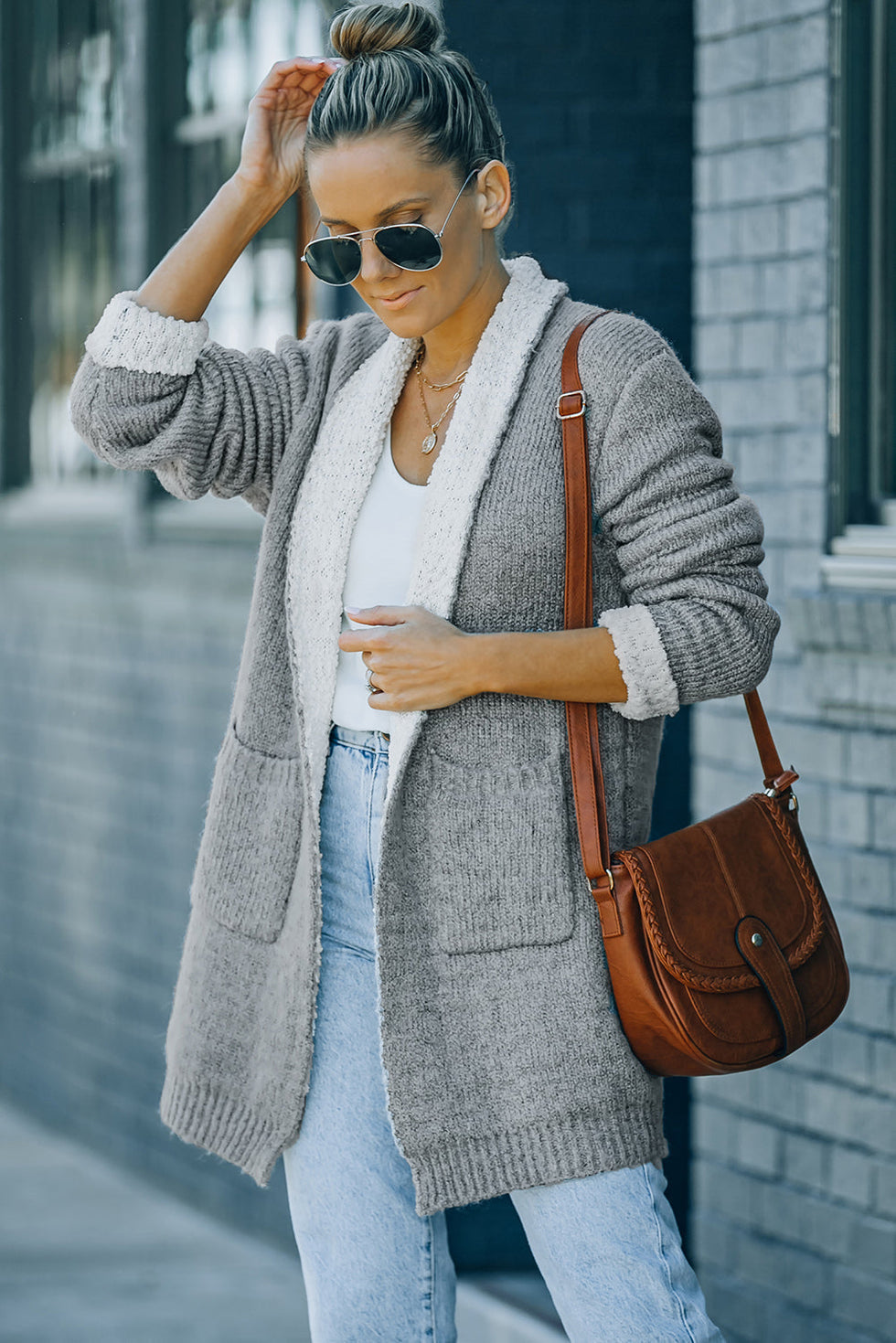 Gilet Long en Tricot Gris avec Poches – Style Ouvert pour Femmes