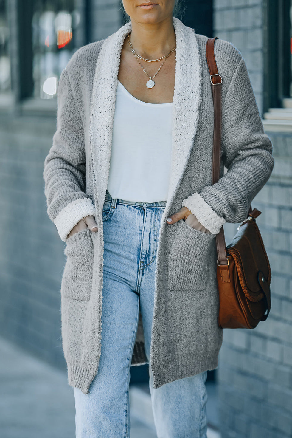 Gilet Long en Tricot Gris avec Poches – Style Ouvert pour Femmes