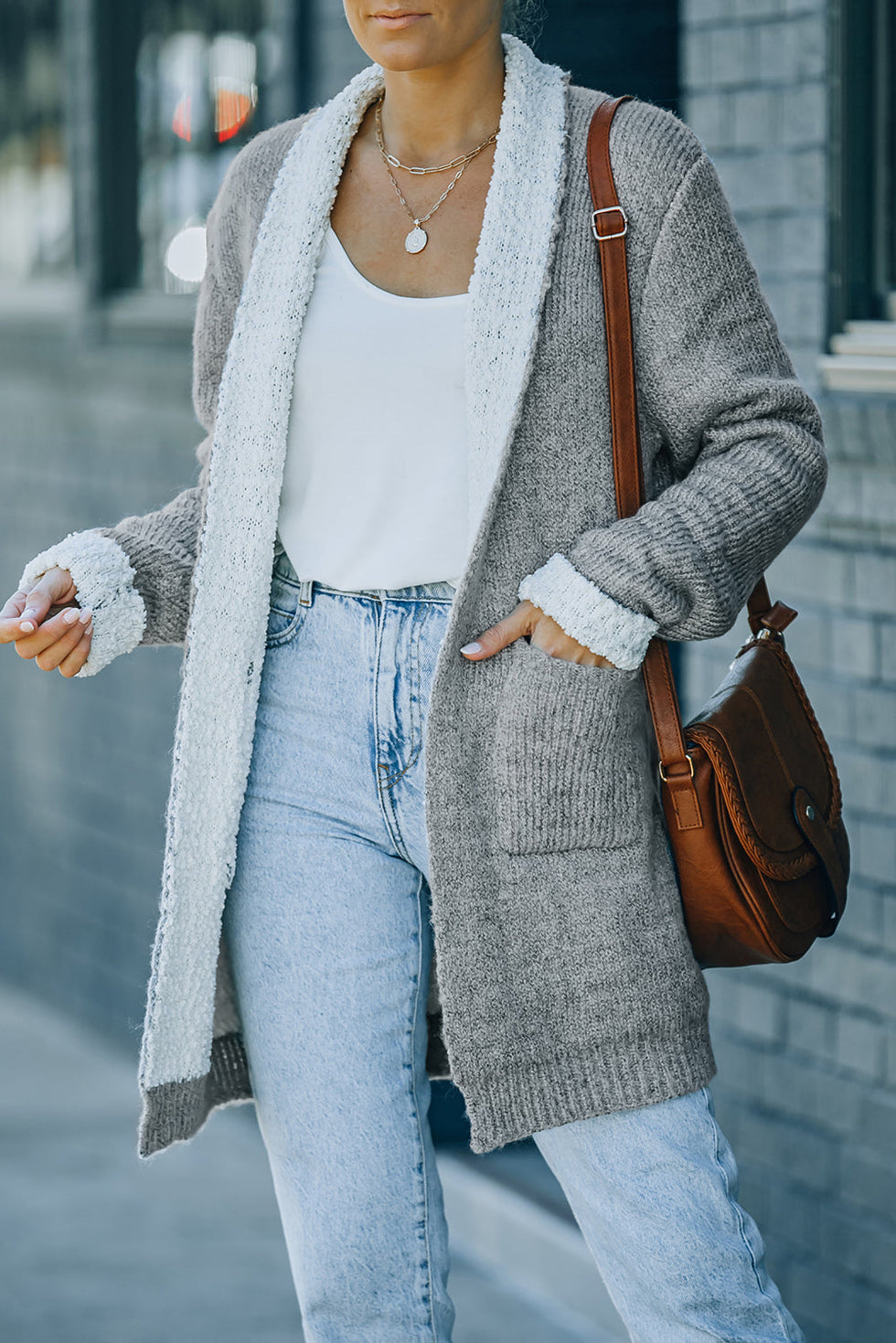 Gilet Long en Tricot Gris avec Poches – Style Ouvert pour Femmes