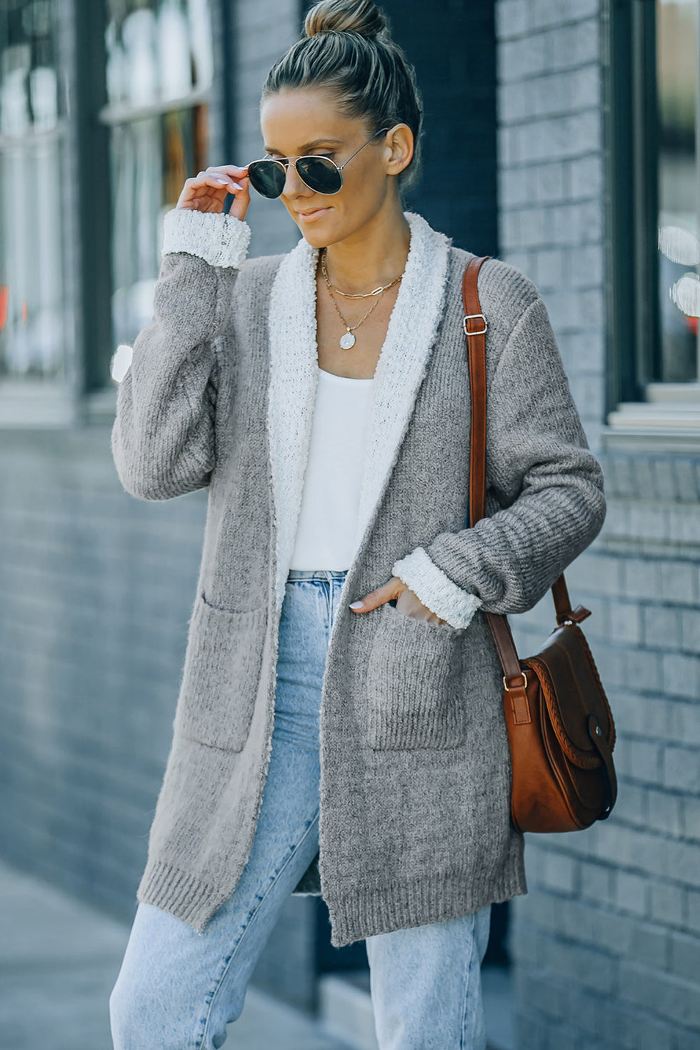 Gilet Long en Tricot Gris avec Poches – Style Ouvert pour Femmes