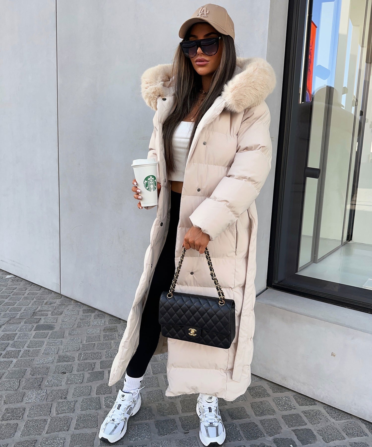 Manteau longue décontracté pour femme avec capuche profonde et élégante, parfait pour toutes occasions