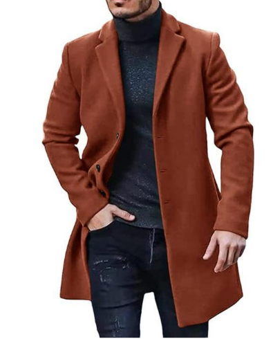 Un élégant manteau bleu foncé pour homme au style sophistiqué