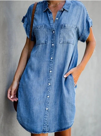 Evelyn - Mini-robe sans manches boutonnée sur le devant en denim délavé