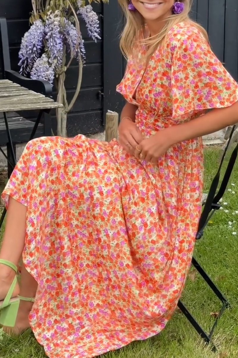 Robe longue élégante à motif fleuri avec coupe aérienne