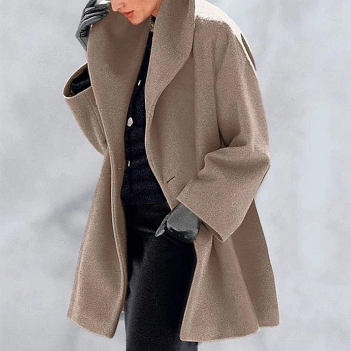 Manteau chic avec col large parfait pour affronter le froid avec style