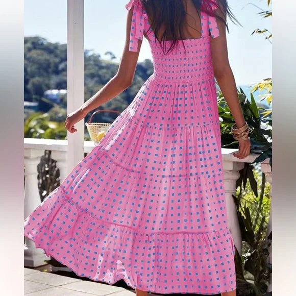 Robe longue froncée à ourlet volant imprimé géo rose