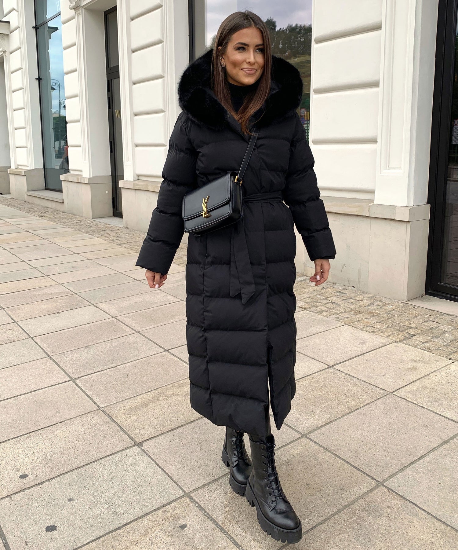 Manteau longue décontracté pour femme avec capuche profonde et élégante, parfait pour toutes occasions