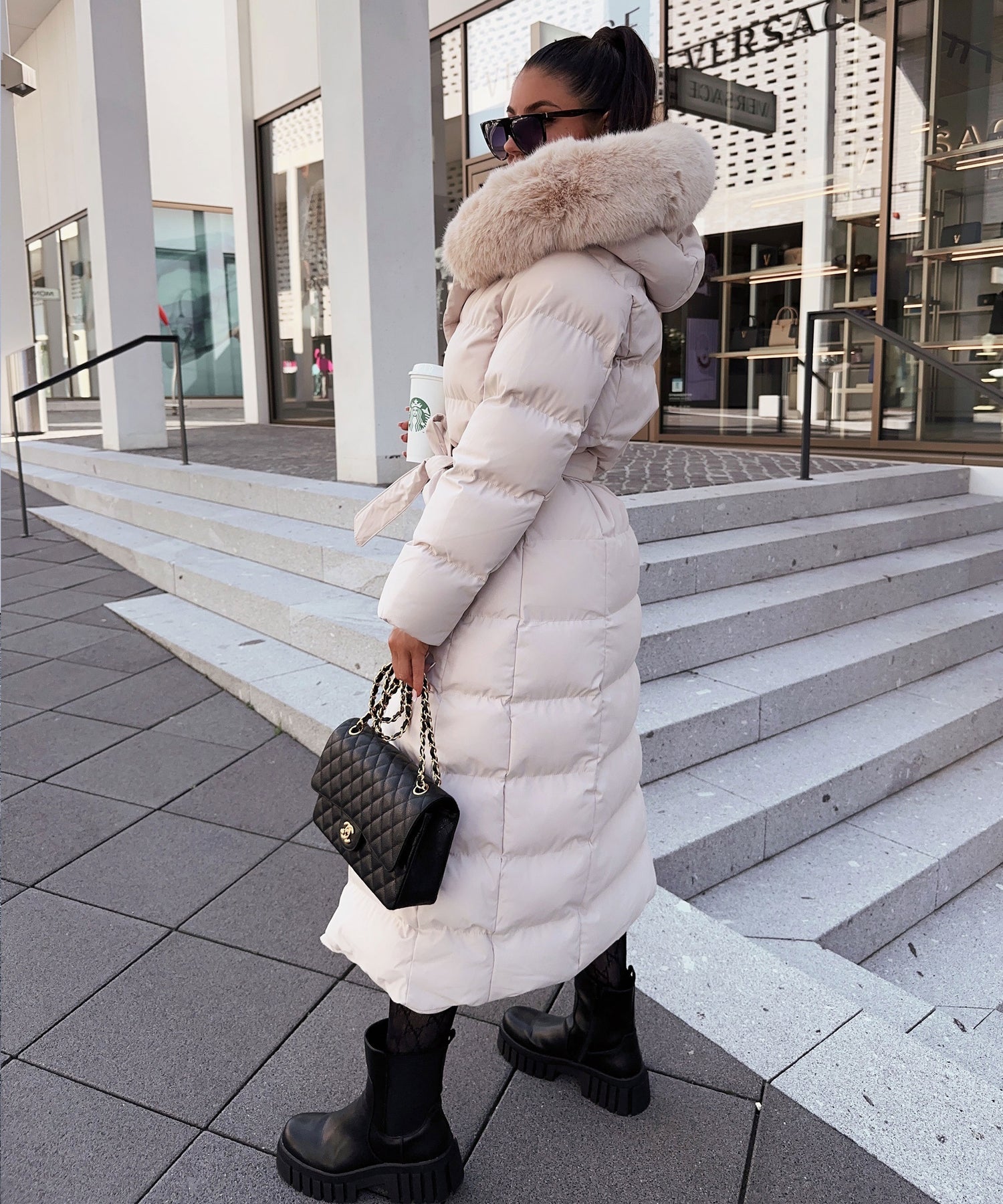 Manteau longue décontracté pour femme avec capuche profonde et élégante, parfait pour toutes occasions